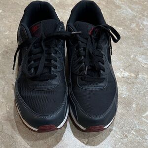 Nike AirMax Excellent Used Condition Black and Red Mens size 11.5